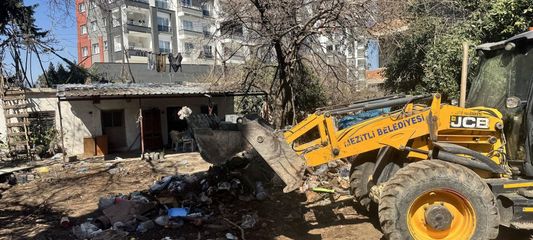 Mezitli’de Çöp Ev Operasyonu: Tek Bir Evden 10 Ton Atık Çıktı