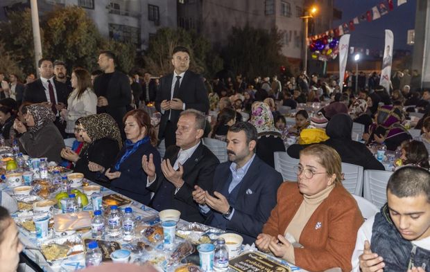 Vahap Seçer ve Hoşyar Sarıyıldız Akdeniz’de İftarda Buluştu