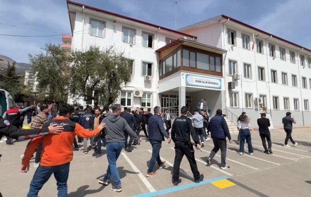 Kahramanmaraş'ta okulda silahlı saldırı: 4 ölü, 20 yaralı