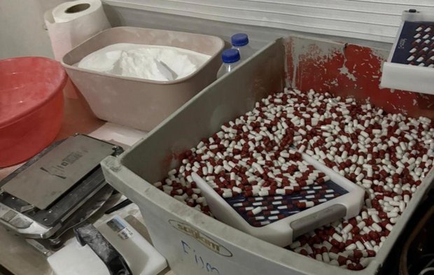 Mersin’de Sentetik Ecza İmalathanesine Baskın: 2 Tutuklama