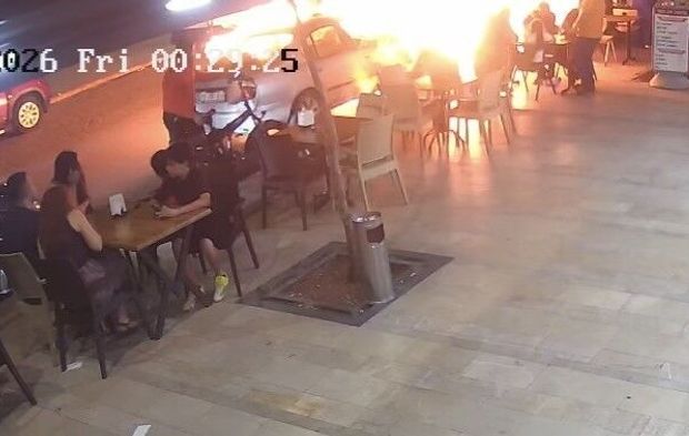 Mersin'de Korkutan Patlama: 2 Kişi Son Anda Kurtuldu
