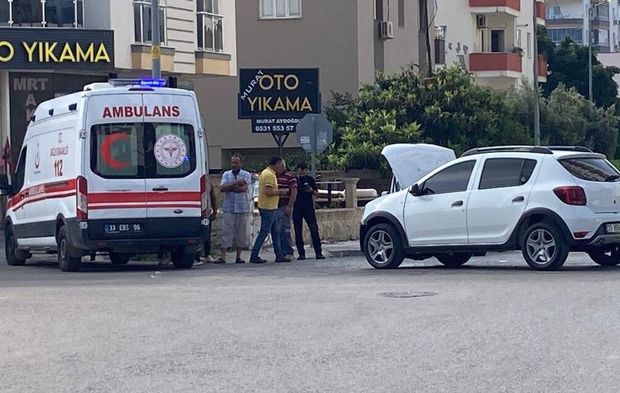 Mersin'de araçların karıştığı kazada 2 yaralı