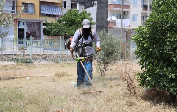 Toroslar Belediyesi 67 Mahallede Sahaya İndi