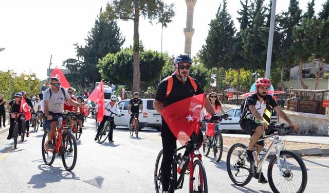 Toroslar’da 100. yılda 100 öğretmen ile 29 kilometrelik bisiklet turu