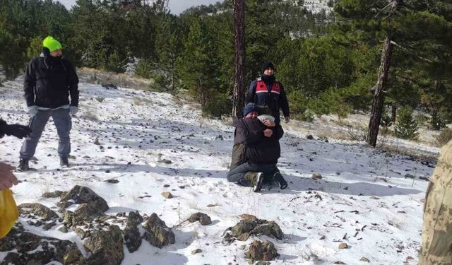 Burdur’da dağda kaybolan avcı jandarma ekipleri tarafından bulundu