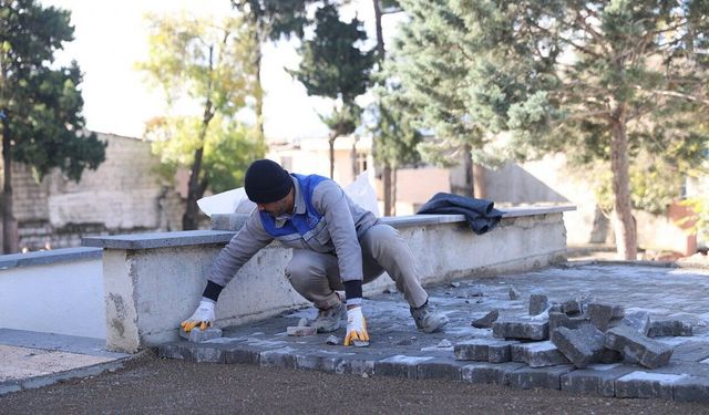 Kahramanmaraş’ta Kayabaşı İlkokuluna çevre düzenlemesi