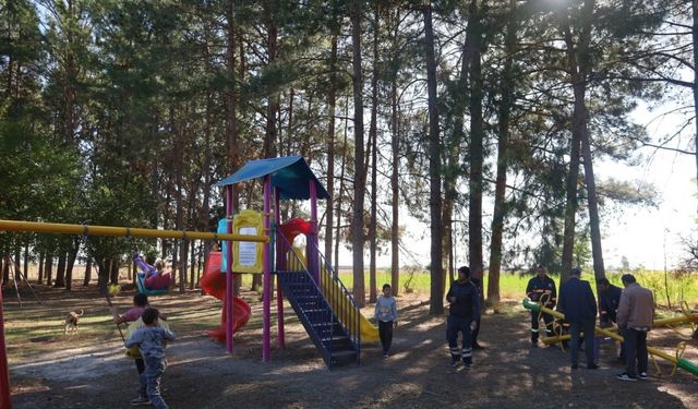 Kozan’ın ücra köşelerine belediyeden çocuk parkı