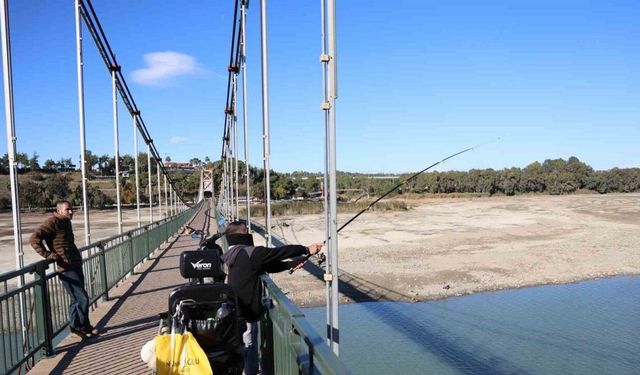 Seyhan Nehri’nde sular kesildi, balıkçılara gün doğdu