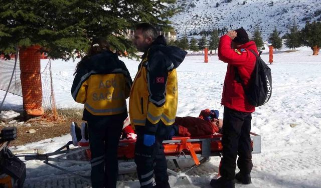 Kayak yaparken düşerek yaralanan genç, JAK ekiplerince kurtarıldı