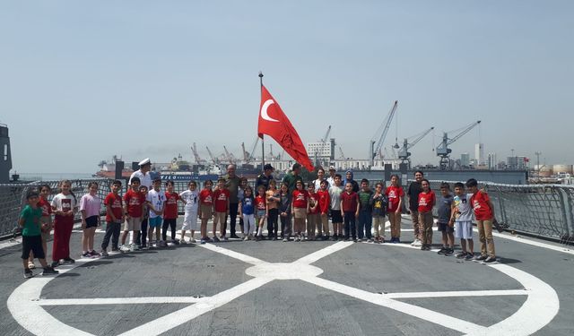 Öğrenciler Askeri Gemileri Ziyaret Etti