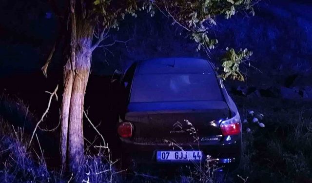 Burdur’da iki otomobil çarpışıp şarampole devrildi: 4 yaralı
