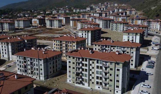 Depremin yaralarının sarıldığı Hatay’da yıl sonuna kadar 44 bin 227 konut ve iş yerinin teslimi planlanıyor