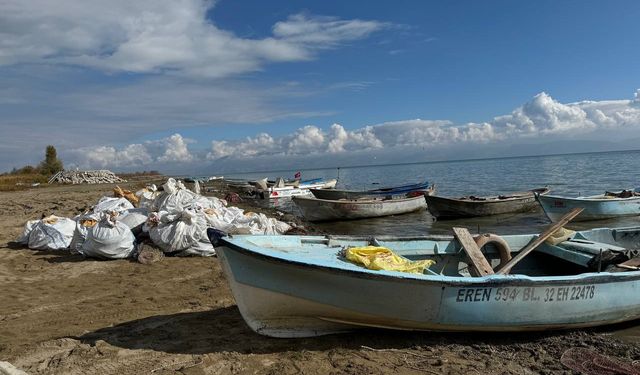 Eğirdir Gölü’nde tehlike çanları: Suyun seviyesi ortalama 4 metreye kadar düştü