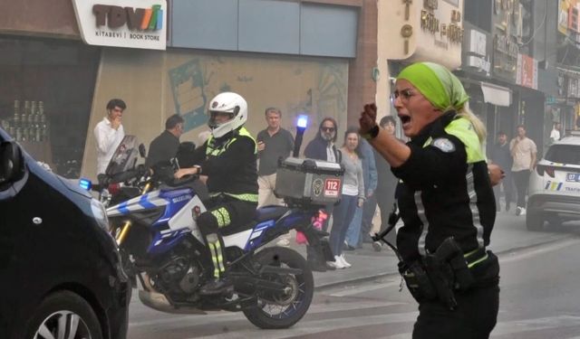 Kadın polisin yangın hassasiyetine emniyet müdüründen plaket