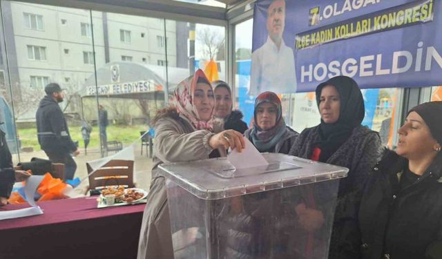 AK Parti Selendi Kadın Kolları Kongresi bayram havasında geçti