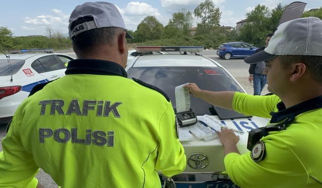 Düzce’de denetimlerde 4 bin 895 araç trafikten men edildi