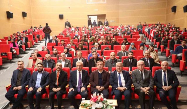 Erzincan’da “Yer Bildirimleri” adlı konferans düzenlendi