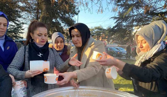 Eskişehir’de dağıtılan sıcak çorbalara yoğun ilgi