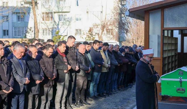 Gözyaşları arasında son yolculuğuna uğurlandı