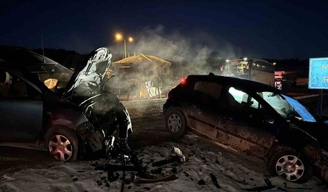 Kastamonu’da hafif ticari araç ile otomobil çarpıştı: 6 yaralı