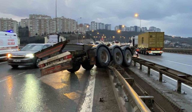 Makaslama yapan tırdan konteyner düştü, dorse bariyerlere girdi: 1 yaralı