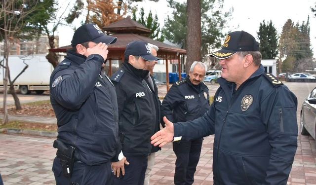 Müdür Uzman, polis merkezinde incelemelerde bulundu