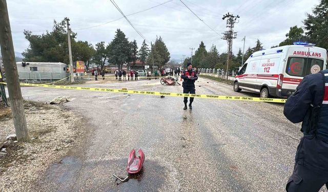 Süt toplama aracının çarptığı sepetli motosikletteki kadın öldü, kocası ağır yaralandı