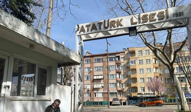 65 yıllık tarihi bina yıkılıyor