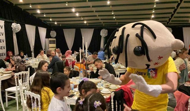 Bursa’da lösemili çocuklar ve aileleri iftar yemeğinde bir araya geldi