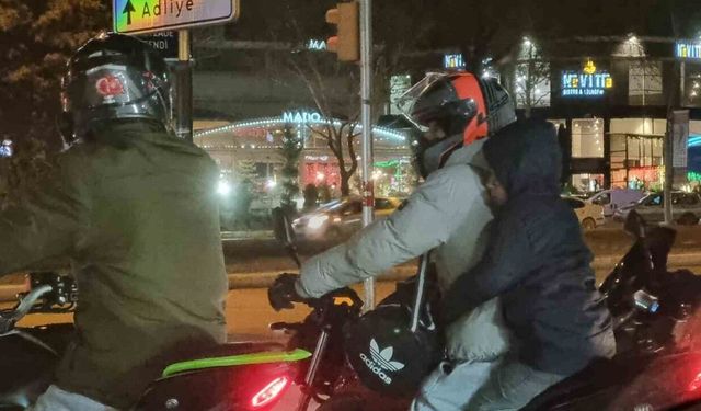 Elazığ’da tehlikeli motosiklet yolculuğu