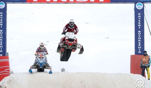 Erciyes’in zirvesinde Dünya Kar Motosikleti Şampiyonası için ger sayım başladı