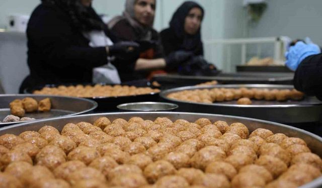 İhtiyaç sahiplerinin iftarı, gönüllülerin elinden