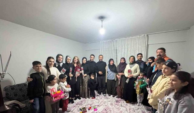Kadın öğretmenler, depremi yaşayan kadınları unutmadı