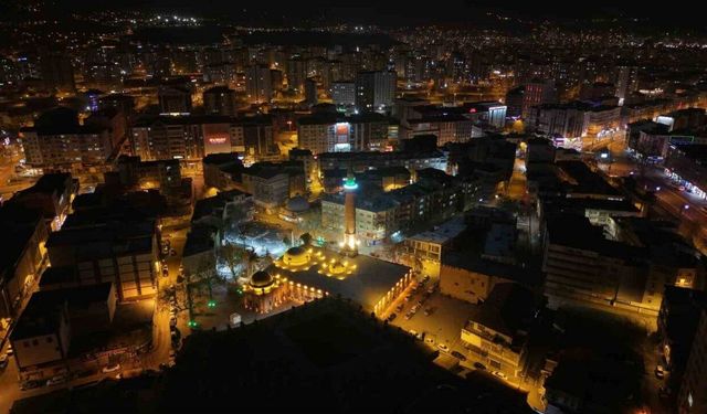 Kayseri Büyükşehir; Ramazan’da Camii Kebir’i ışıklandırdı