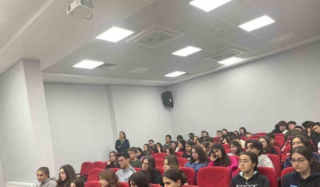 Öğrenciler sağlık sektörü ve hekimliği yakından tanıdı