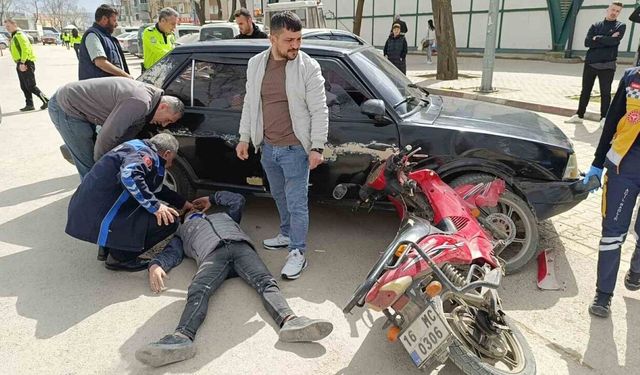 Otomobil ile çarpışan motosiklet sürücüsü yaralandı