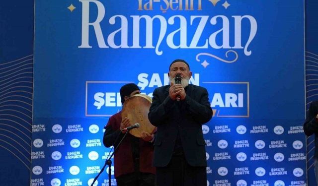 Ramazan etkinliklerinde tasavvuf müziği sanatçısı Turgut Kırgıl sahne aldı