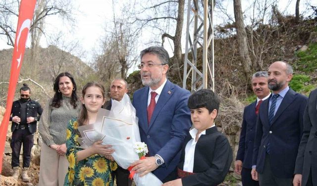 Tarım ve Orman Bakanı Yumaklı, Hakkari’nin Çukurca ilçesini ziyaret etti