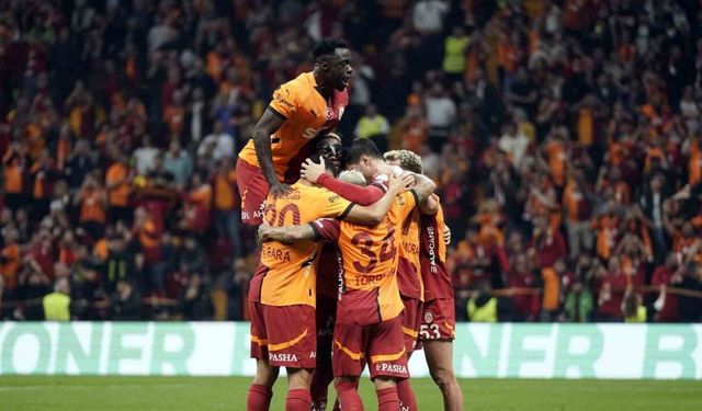Trendyol Süper Lig: Galatasaray: 3 - Antalyaspor: 0 (İlk yarı)