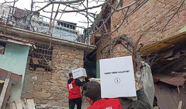 Türk Kızılay’ı Uşak’ta Ramazan ayında 735 aileye yardım eli uzattı