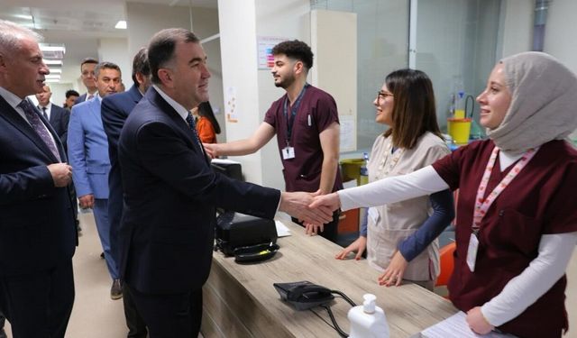 Vali Eldivan, hastanede tedavi gören hastaları ziyaret etti