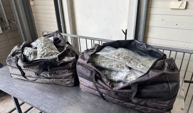 23 kilo 800 gram esrarı Türkiye’ye sokacaklardı