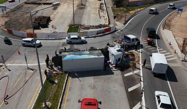 Doğalgaz yüklü tır devrildi: 1 yaralı