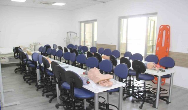 Esnaf Hastanesi’nden eğitime destek