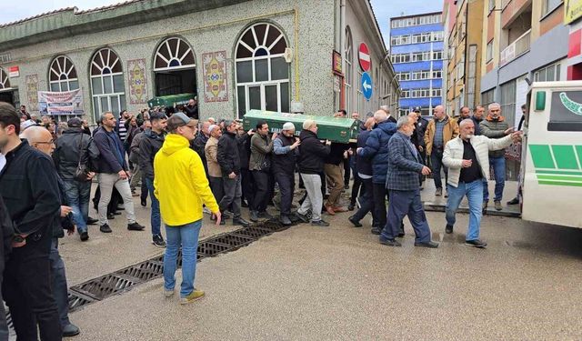 Kastamonu’daki kazada ölen baba, oğul ve hala Karabük’te toprağa verildi