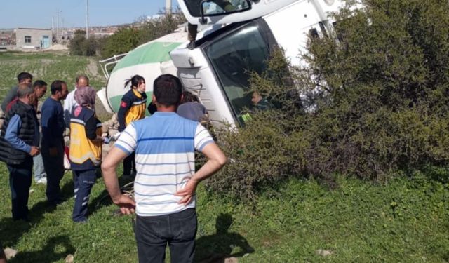 Konya’da beton mikseri devrildi: 2 yaralı