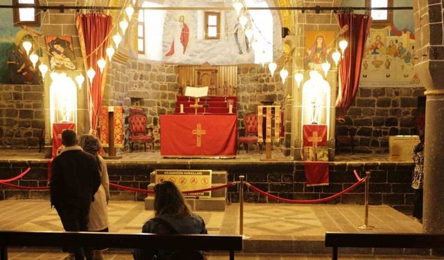 Tarihi kiliseler bayram tatilinde turistlerin akınına uğradı
