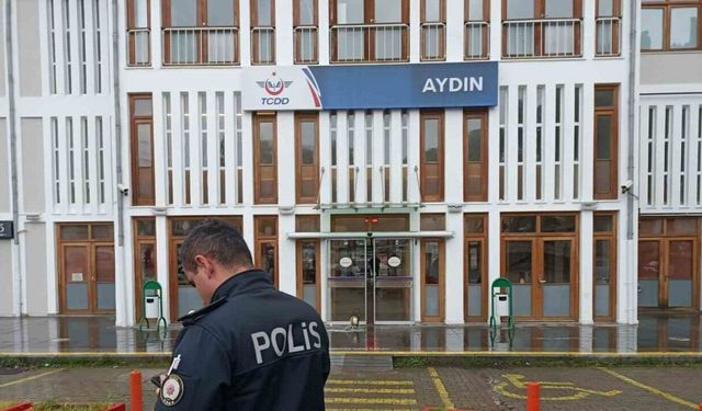 Tren garında unutulan valiz paniğe neden oldu: Bina boşaltıldı