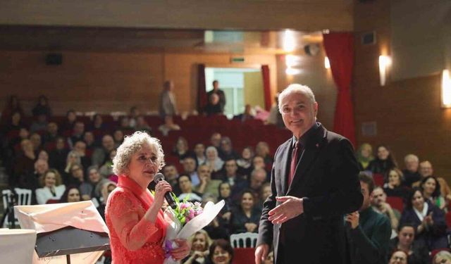 Zeki Müren ve Şükrü Tunar şarkılarla anıldı