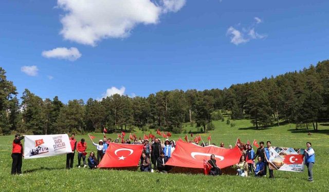 Erzurum’da gençler 19 Mayıs için yürüdü